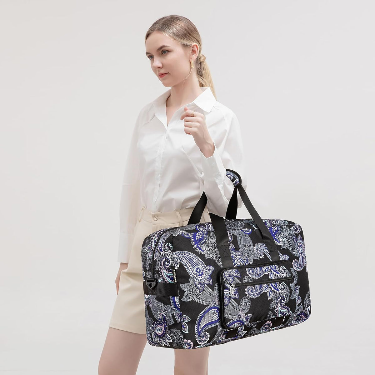 F.FETIVIN Weekender Bag Carry On Travel Duffle Bag Medium Overnight Bag for Women(Black Paisley)