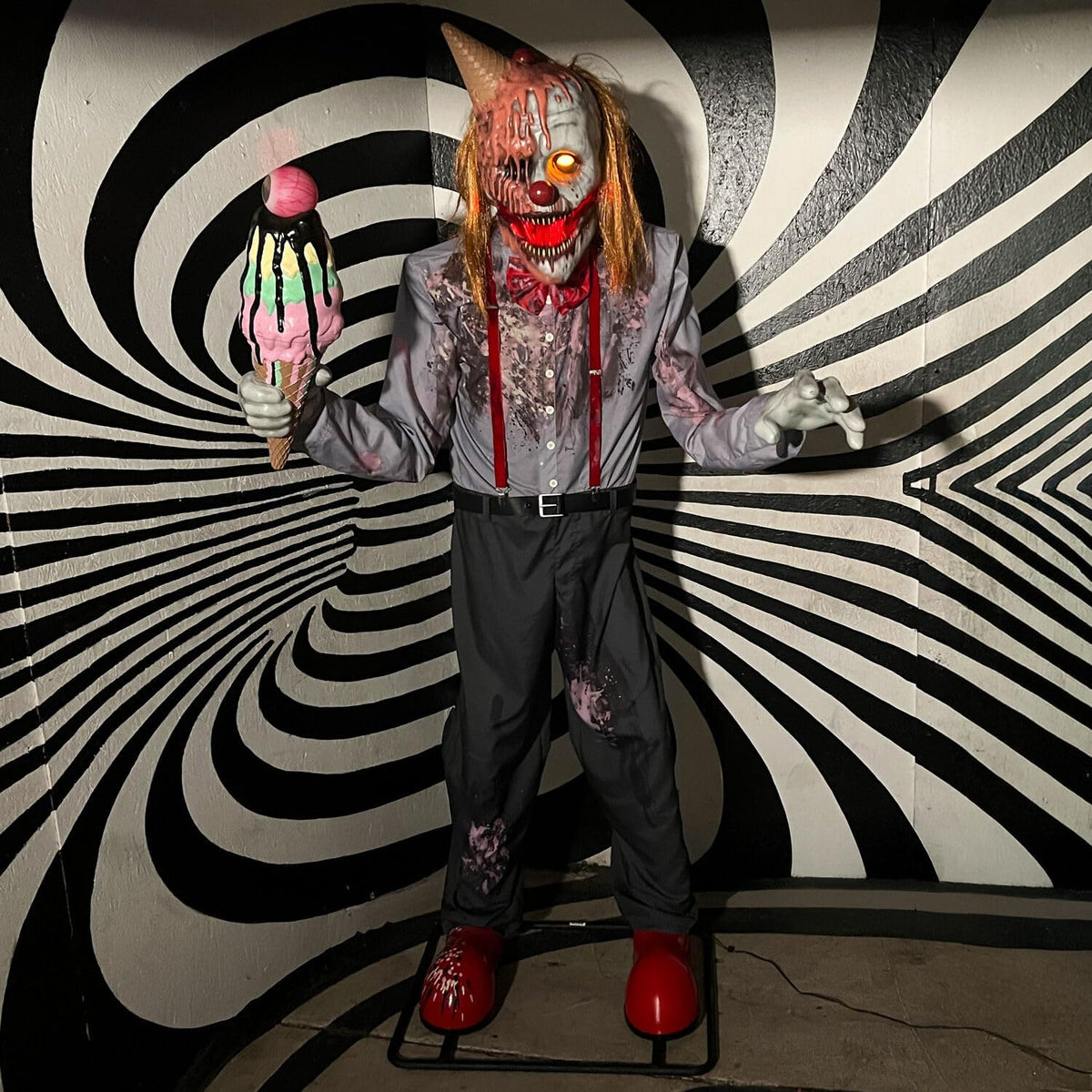 Haunted Hill Farm 6.5-Ft Animatronic I Scream Clown by Tekky, Halloween Animatronic, Creepy Party Decor, Indoor & Covered Outdoor Spooky Party Decoration Motion-Activated Lights & Sound, LifeSize
