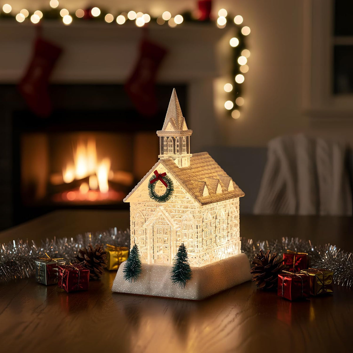 Christmas Lighted Church Water Lantern Snow Globe with Evergreens and Wreath， USB Lined/Battery Operated Lighted Lantern for Christmas Festival Decoration Gifts